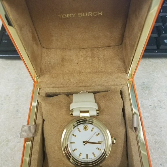 Tory Burch Watch. - Picture 4 of 6